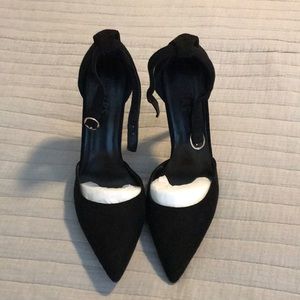 Ankle strap faux suede pump